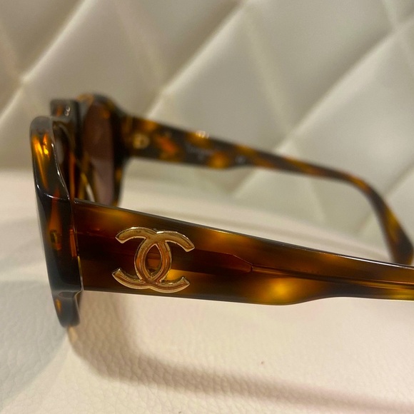 CHANEL Vintage Sunglasses - Picture 6 of 15